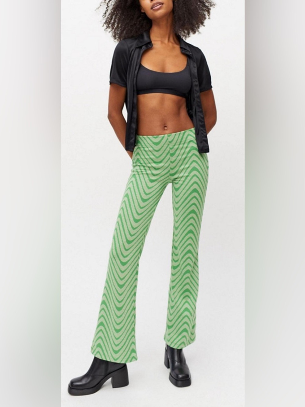 Urban Outfitters UO Bryn Pull-On Flare Pant Green Wave-Print Size Large